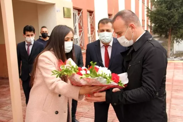 Ağrı'da 2 meslek lisesinde oluşturulan kütüphanelerin açılışı gerçekleştirildi Ağrı'da 2 meslek lisesinde oluşturulan kütüphanelerin açılışı gerçekleştirildi