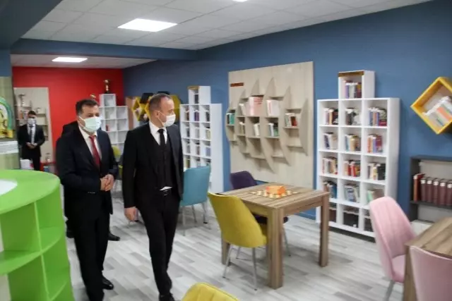 Ağrı'da 2 meslek lisesinde oluşturulan kütüphanelerin açılışı gerçekleştirildi Ağrı'da 2 meslek lisesinde oluşturulan kütüphanelerin açılışı gerçekleştirildi