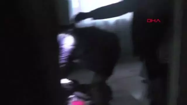 Son dakika... 25 tüfek ve tabanca ile yakalanan 3 kişi tutuklandı Son dakika... 25 tüfek ve tabanca ile yakalanan 3 kişi tutuklandı