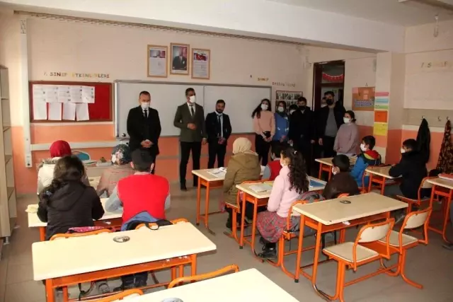 Ağrı Milli Eğitim Müdürü Tekin, dil sokağı ve kütüphane açılışı gerçekleştirdi Ağrı Milli Eğitim Müdürü Tekin, dil sokağı ve kütüphane açılışı gerçekleştirdi