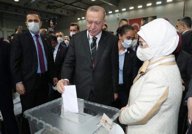 AK Parti kongresinde sosyal mesafe kuralına uyulmaması Emine Erdoğan'ı kızdırdı