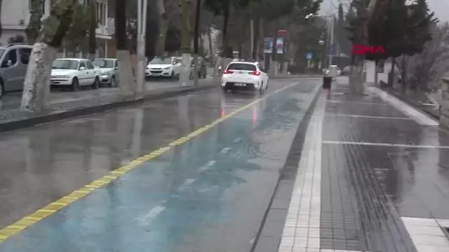 AMASYA Çok yüksek riskli il Amasya'da sağanakla birlikte sokaklar bomboş kaldı AMASYA Çok yüksek riskli il Amasya'da sağanakla birlikte sokaklar bomboş kaldı