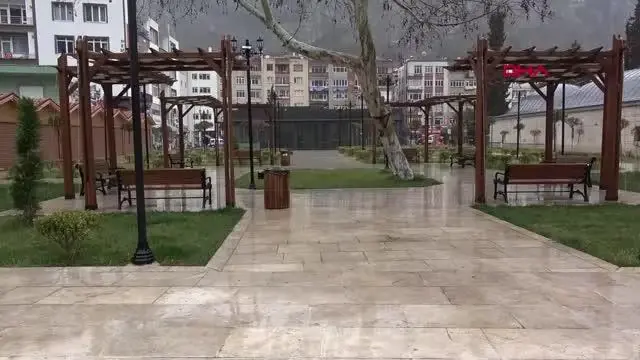 AMASYA Çok yüksek riskli il Amasya'da sağanakla birlikte sokaklar bomboş kaldı AMASYA Çok yüksek riskli il Amasya'da sağanakla birlikte sokaklar bomboş kaldı