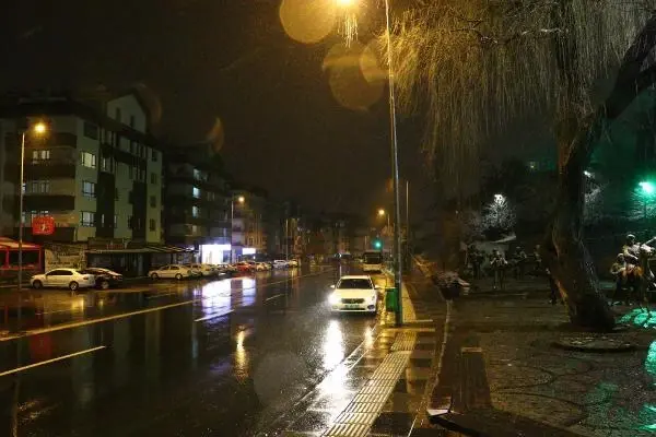Ankara'da bahar havası yerini kara bıraktı Ankara'da bahar havası yerini kara bıraktı