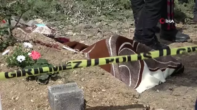 Annesinin acısına dayanamayıp mezarı başında intihar etti Annesinin acısına dayanamayıp mezarı başında intihar etti