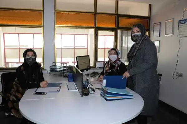 SAKARYA Babaları rahatsızlanınca otomobil tamir servisini 3 kız kardeş işletiyor