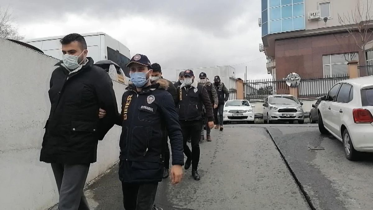 Banka sistemine girerek milyonlarca dolar vurgun yapan çetenin 5 üyesi yakalandı