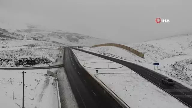 Bayburt ve Erzincan'ın yüksek kesimlerinde kar yağışı Bayburt ve Erzincan'ın yüksek kesimlerinde kar yağışı
