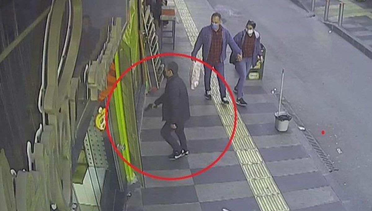 'Çocukları terbiyesizlik yaptı' deyip, babayı kurşunladı! Olay anı güvenlik kamerasında