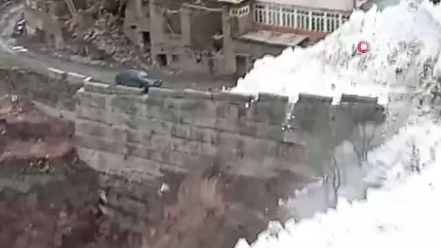 - Dağıstan'da yola çığ düştü: 9 köyle irtibat kesildi - Dağıstan'da yola çığ düştü: 9 köyle irtibat kesildi