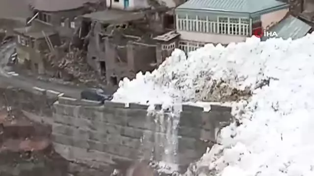 - Dağıstan'da yola çığ düştü: 9 köyle irtibat kesildi - Dağıstan'da yola çığ düştü: 9 köyle irtibat kesildi