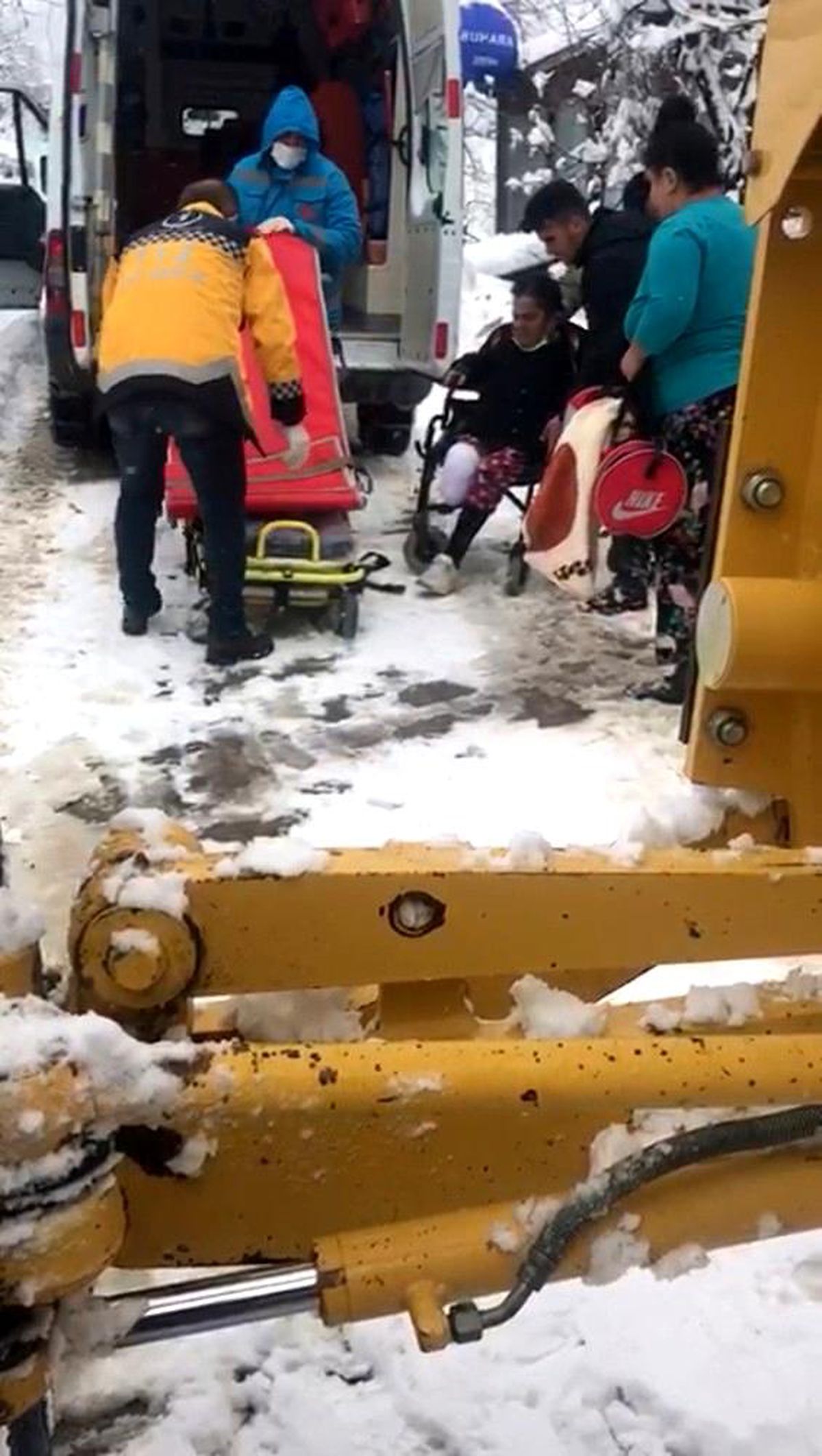 Diyaliz hastasının yardımına ekipler yetişti