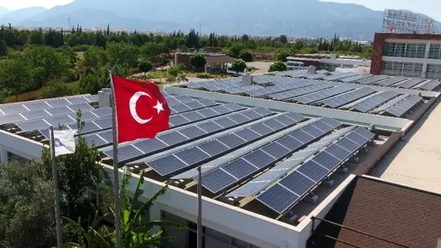 Engelli Rehabilitasyon Merkezi çatısında kurulu GES 450 bin kWh enerji üretti Engelli Rehabilitasyon Merkezi çatısında kurulu GES 450 bin kWh enerji üretti