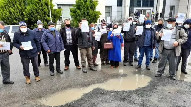 İcraya verilen köylüler toplu halde adliyeye gelerek itirazda bulundu