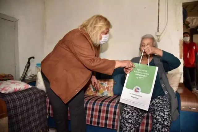 İlk kadın belediye başkanı ile ilk kadın muhtar buluştu İlk kadın belediye başkanı ile ilk kadın muhtar buluştu