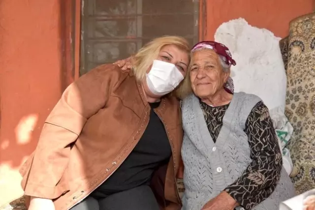 İlk kadın belediye başkanı ile ilk kadın muhtar buluştu İlk kadın belediye başkanı ile ilk kadın muhtar buluştu