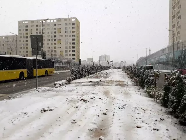 İstanbul'da lapa lapa kar yağışı İstanbul'da lapa lapa kar yağışı