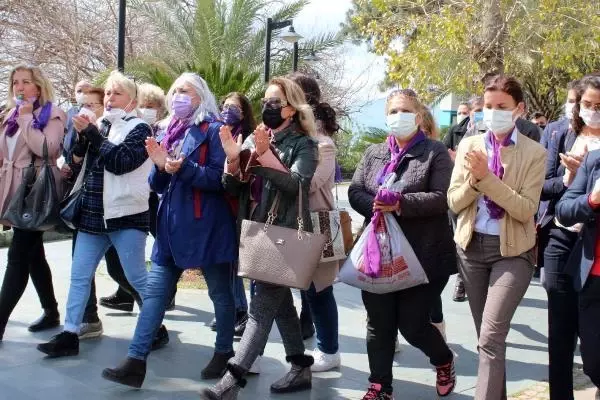 İYİ Parti'den, 'Açıklamayı kadınlar adına yapmalıydınız, CHP adına değil' tepkisi İYİ Parti'den, 'Açıklamayı kadınlar adına yapmalıydınız, CHP adına değil' tepkisi