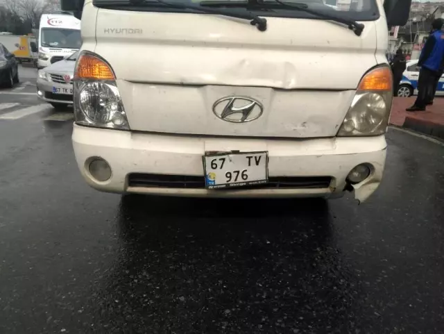 Kamyonet, otomobile çarptı: 1 yaralı