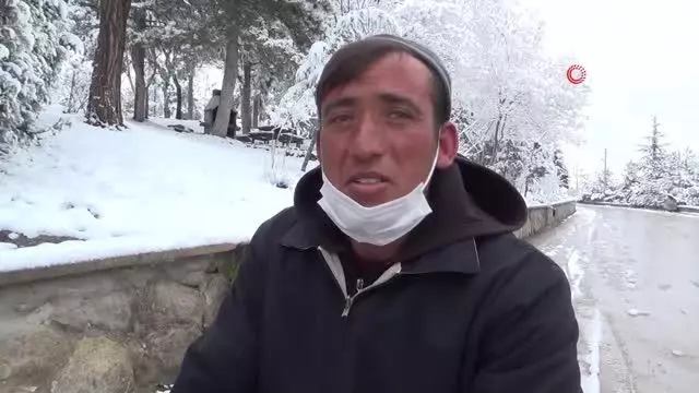Kar ve soğuk havaya rağmen bisiklet tutkusundan vazgeçmedi Kar ve soğuk havaya rağmen bisiklet tutkusundan vazgeçmedi