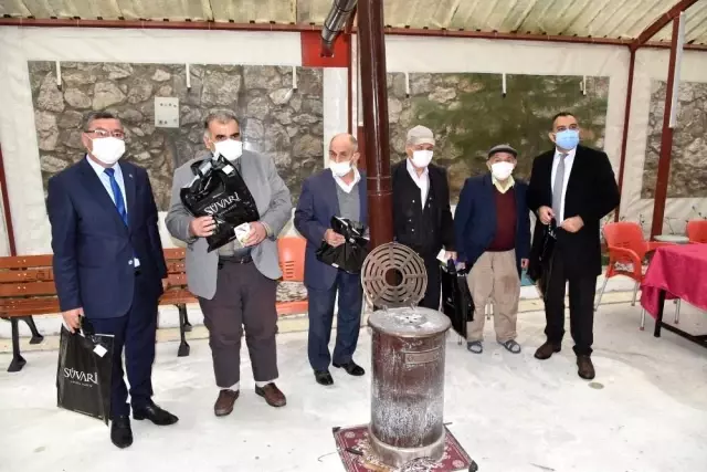 Kaymakam Çelik, huzurevi sakinleriyle buluştu Kaymakam Çelik, huzurevi sakinleriyle buluştu