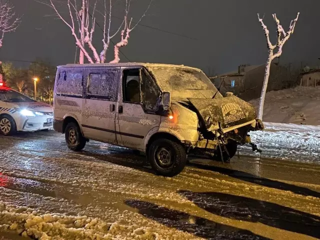 Kaza sonrası polisi 'Rektörün şoförüyüm' diyerek baskı altına almaya çalıştı Kaza sonrası polisi 'Rektörün şoförüyüm' diyerek baskı altına almaya çalıştı