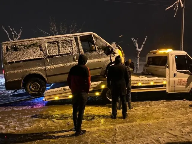 Kaza sonrası polisi 'Rektörün şoförüyüm' diyerek baskı altına almaya çalıştı Kaza sonrası polisi 'Rektörün şoförüyüm' diyerek baskı altına almaya çalıştı