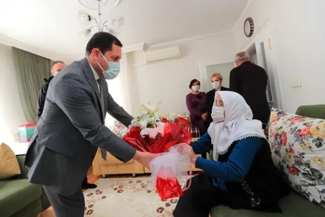 Korona virüs 119 yaşındaki 'Şeker Nine'yi teğet geçti Korona virüs 119 yaşındaki 'Şeker Nine'yi teğet geçti