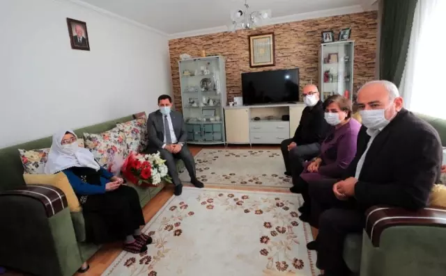 Korona virüs 119 yaşındaki 'Şeker Nine'yi teğet geçti Korona virüs 119 yaşındaki 'Şeker Nine'yi teğet geçti