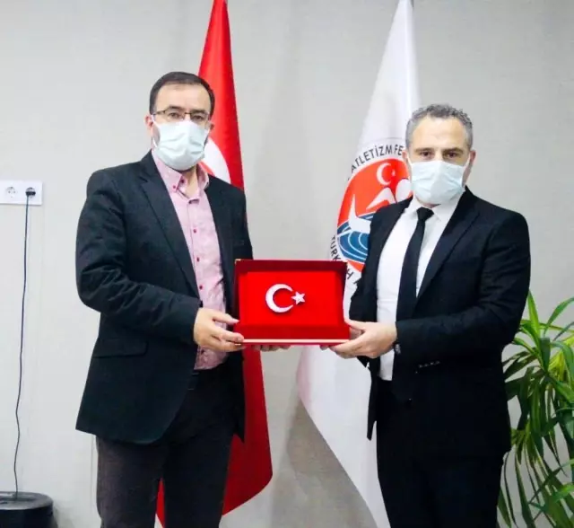 Niyazi Gülhan, asrın güreşçisi Hamza Yerlikaya ile bir araya geldi Niyazi Gülhan, asrın güreşçisi Hamza Yerlikaya ile bir araya geldi