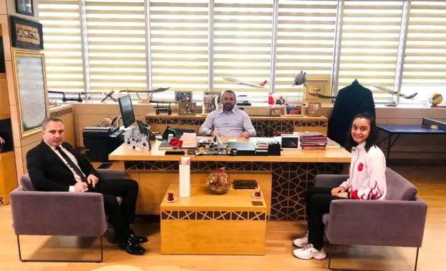 Niyazi Gülhan, asrın güreşçisi Hamza Yerlikaya ile bir araya geldi Niyazi Gülhan, asrın güreşçisi Hamza Yerlikaya ile bir araya geldi
