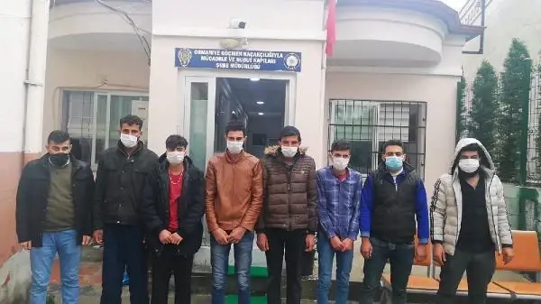 Osmaniye'de Suriye uyruklu 7 kaçak göçmen yakalandı Osmaniye'de Suriye uyruklu 7 kaçak göçmen yakalandı