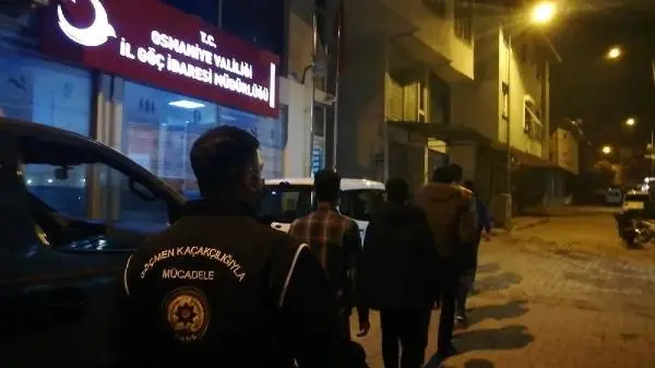 Osmaniye'de Suriye uyruklu 7 kaçak göçmen yakalandı Osmaniye'de Suriye uyruklu 7 kaçak göçmen yakalandı
