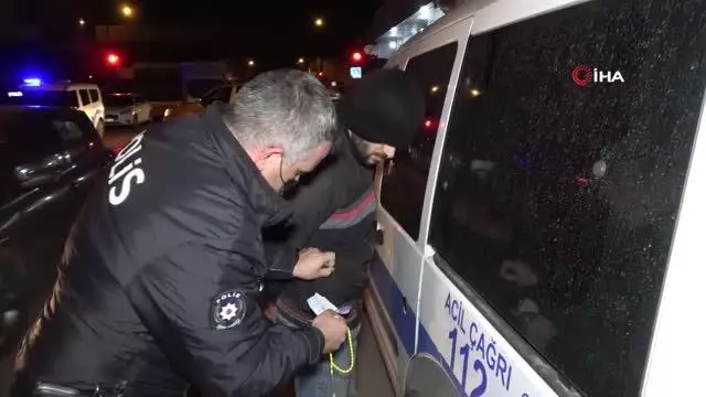 Son dakika haberi: Polisi görünce kaçan 2 şüpheli kovalamaca sonucu yakalandı Son dakika haberi: Polisi görünce kaçan 2 şüpheli kovalamaca sonucu yakalandı
