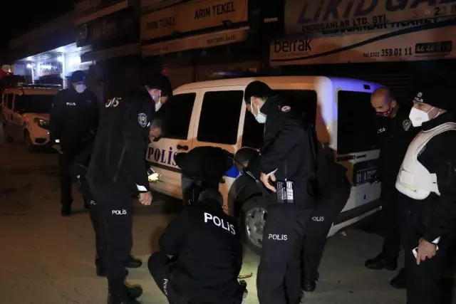Son dakika haberi: Polisi görünce kaçan 2 şüpheli kovalamaca sonucu yakalandı Son dakika haberi: Polisi görünce kaçan 2 şüpheli kovalamaca sonucu yakalandı