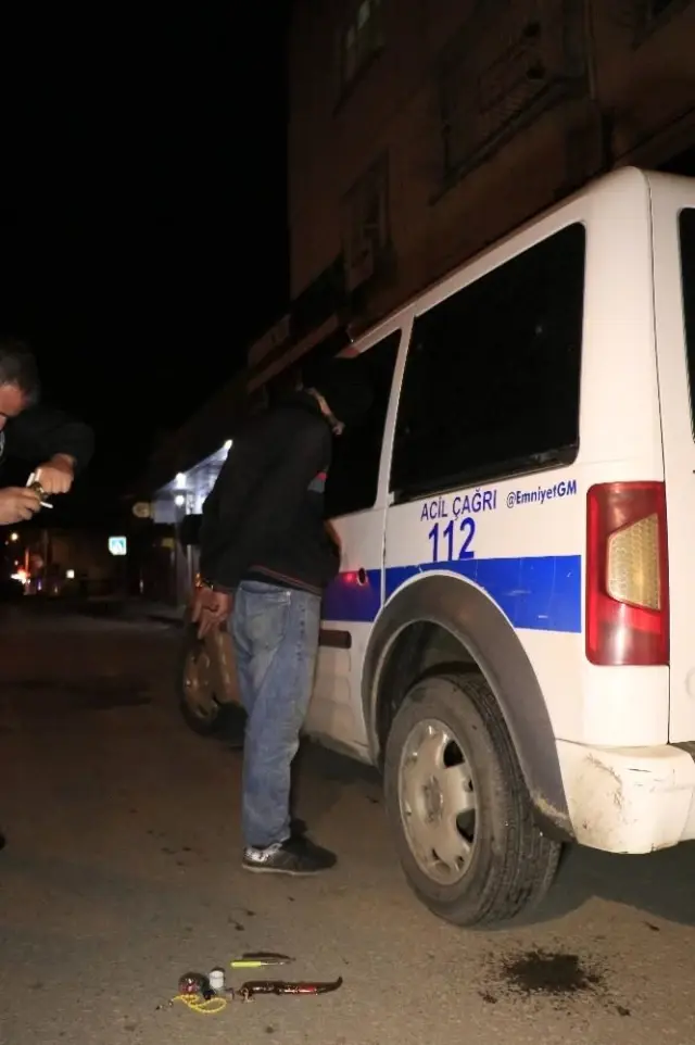 Son dakika haberi: Polisi görünce kaçan 2 şüpheli kovalamaca sonucu yakalandı Son dakika haberi: Polisi görünce kaçan 2 şüpheli kovalamaca sonucu yakalandı
