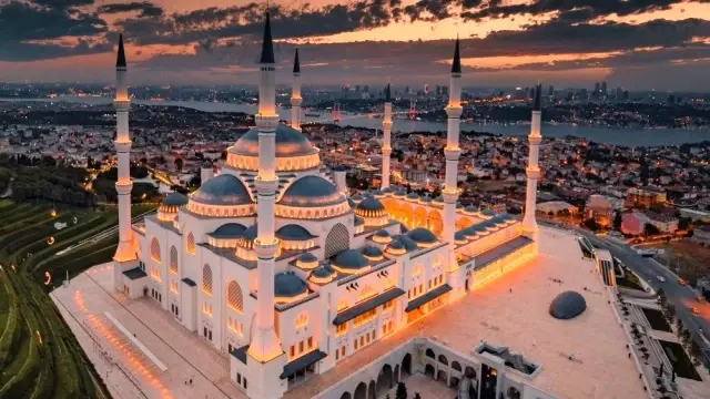 Rusların gözünden 'İstanbul' izleyenleri mest etti Rusların gözünden 'İstanbul' izleyenleri mest etti