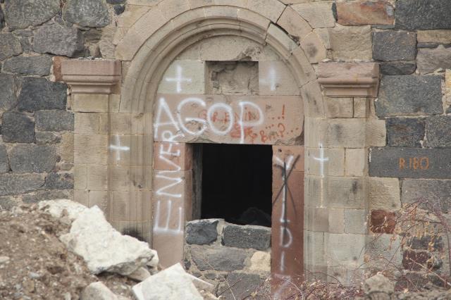Sahibinin yenilemeye izin vermediği 230 yıllık Ermeni Kilisesi madde bağımlılarının meskeni oldu