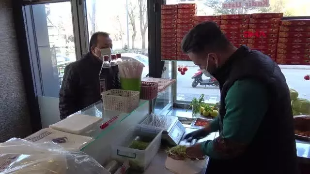 AFYONKARAHİSAR 'Acılı' diye çalışana fırlatılan çiğ köftenin, 'silah' sayılması talep edildi AFYONKARAHİSAR 'Acılı' diye çalışana fırlatılan çiğ köftenin, 'silah' sayılması talep edildi