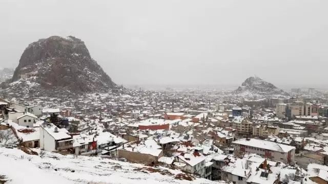 Afyonkarahisar'da yağan kar sevindirdi Afyonkarahisar'da yağan kar sevindirdi