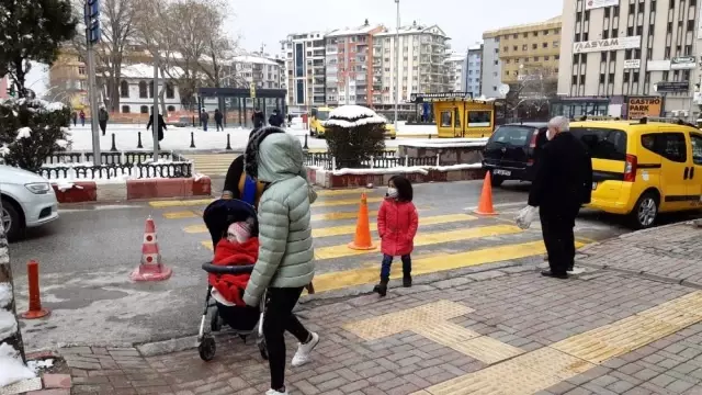 Afyonkarahisar'da yağan kar sevindirdi Afyonkarahisar'da yağan kar sevindirdi