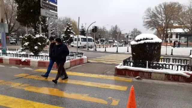 Afyonkarahisar'da yağan kar sevindirdi Afyonkarahisar'da yağan kar sevindirdi