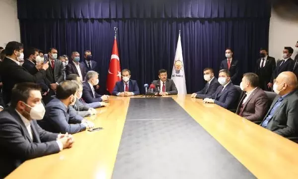 AK Parti AR-GE ve Eğitim Başkanlığı'nda devir teslim AK Parti AR-GE ve Eğitim Başkanlığı'nda devir teslim