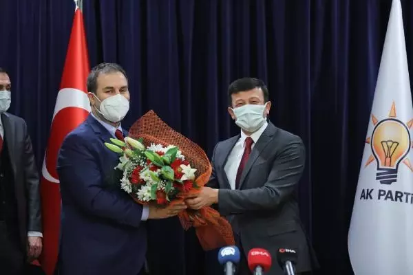 AK Parti AR-GE ve Eğitim Başkanlığı'nda devir teslim AK Parti AR-GE ve Eğitim Başkanlığı'nda devir teslim