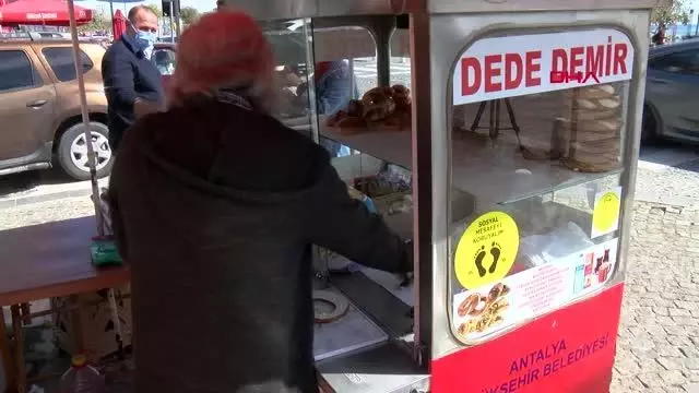 Son dakika haberi! 'Simitçi Dede'den güvene dayalı self servis Son dakika haberi! 'Simitçi Dede'den güvene dayalı self servis