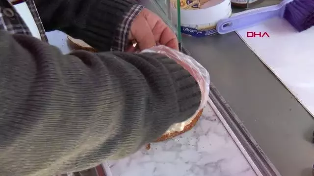 Son dakika haberi! 'Simitçi Dede'den güvene dayalı self servis Son dakika haberi! 'Simitçi Dede'den güvene dayalı self servis