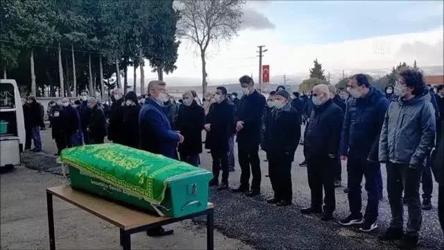 Bahçe sulama havuzunda ölü bulunan lise müdürünün cenazesi defnedildi Bahçe sulama havuzunda ölü bulunan lise müdürünün cenazesi defnedildi
