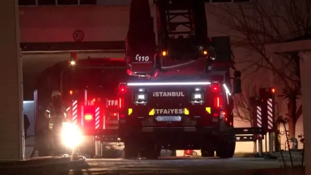 Çekmeköy'de gıda üretim tesisinde çıkan fabrika yangını kontrol altına alındı Çekmeköy'de gıda üretim tesisinde çıkan fabrika yangını kontrol altına alındı