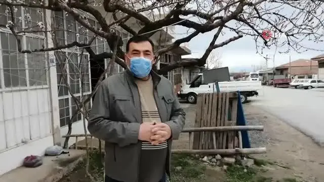 Çiçek açan kayısı ağaçlarını don vurdu
