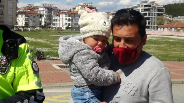 Otomobiller çarpıştı...Deniz bebek, bebe koltuğu sayesinde yara almadan kurtuldu Otomobiller çarpıştı...Deniz bebek, bebe koltuğu sayesinde yara almadan kurtuldu